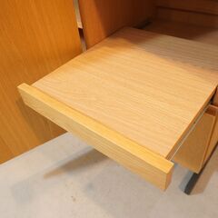 unico(ウニコ)のインダストリアルとモダンのミックスタイルシリーズHOXTON(ホクストン)のレンジボード。オーク材とアイアンの異素材を使用したデザインがブルックリンスタイルにも合いそうな食器棚♪DH409