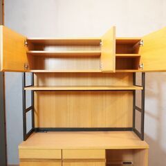 unico(ウニコ)のインダストリアルとモダンのミックスタイルシリーズHOXTON(ホクストン)のレンジボード。オーク材とアイアンの異素材を使用したデザインがブルックリンスタイルにも合いそうな食器棚♪DH409