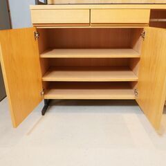 unico(ウニコ)のインダストリアルとモダンのミックスタイルシリーズHOXTON(ホクストン)のレンジボード。オーク材とアイアンの異素材を使用したデザインがブルックリンスタイルにも合いそうな食器棚♪DH409