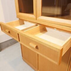 飛騨高山の家具メーカーshirakawa(シラカワ)の食器棚セットです。北欧スタイルや和の空間、レトロモダンなどのインテリアに優しく溶け込むシンプルなカップボード♪DH414