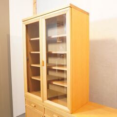 飛騨高山の家具メーカーshirakawa(シラカワ)の食器棚セットです。北欧スタイルや和の空間、レトロモダンなどのインテリアに優しく溶け込むシンプルなカップボード♪DH414