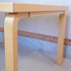 SEMPRE(センプレ)で取り扱われていたartek(アルテック)社のAlvar Aalto(アルヴァ・アアルト)デザイン 82Bダイニングテーブル。名作北欧家具をアクセントに/Vitra(ヴィトラ)DI108