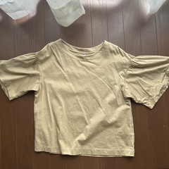 ［値下げ］UNIQLO フリル袖Tシャツ