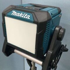 【エコツール豊田インター店】Makita/マキタの充電式スタンドライト(三脚付き) ML004G【愛知県/豊田インター店/工具】 エコツール豊田インター店】Makita/マキタの充電式スタンドライト(三脚