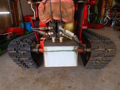 大型除雪機オーガー幅1200ｍｍ実働、引き取り限定になります。 大型除雪機オーガー幅1200mm実働、引き取り限定になります。