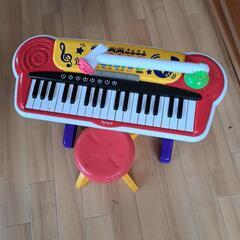 ピアノ　おもちゃ