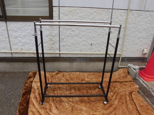 JM17610)ハンガーラック 2連 伸縮式 キャスター付き 幅：約90cm 高さ：約108～165cm 奥行：約30cm 中古品【取りに来られる方限定】