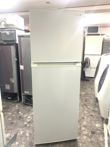 北九州市内配送無料　保証付き　2018年製HerbRelax YRZ-F23E1 ヤマダ電機オリジナル 2ドア冷蔵庫 (225L・右開き)
