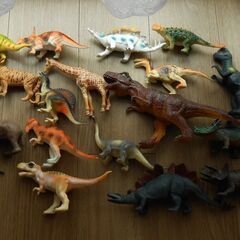 恐竜と動物のフィギュア23体セット。