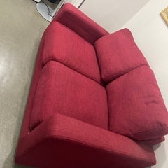 赤のソファ