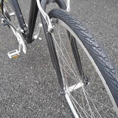 中古自転車２６９８　クロスバイク　前後タイヤ新品！ライトウエイ　７００×３２C　３×８段ギヤ　アルミフレーム　フレームサイズ５００㎜　ワイヤー錠　ライトは付属していません