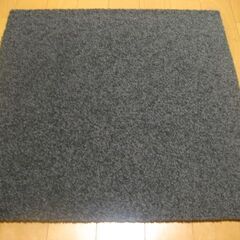 日本製タイルカーペット厚み９㎜・1枚２１０円・在庫１５枚（４８０...