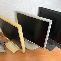 無料で差し上げます　PCモニター4台　通電確認済