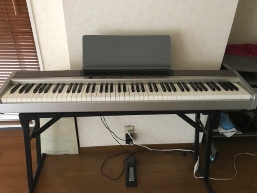 CASIO PX-120 ピアノ 88鍵　鍵盤、ペダル、専用スタンド、楽譜置き付き