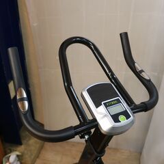 253)【美品】FITBOX FBX-002B_01 第3世代 スピンバイク エアロバイク トレーニング フィットネス ダイエット フィットボックス 室内 運動