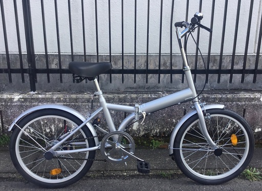 ＜新品・未使用車＞ 20インチ折りたたみ自転車・シルバー・変速なし・新品だからピカピカですよ♪