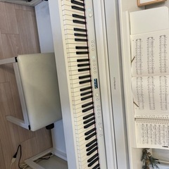 電子ピアノ　ローランド 型名HP704-WH