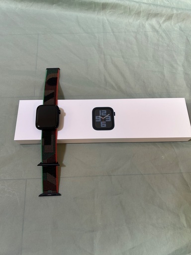 【純正】Apple Watch SE (GPS + Cellularモ‍デ‍ル) - 44mmミッドナイトアルミニウムケースとBlack Unityスポーツループ