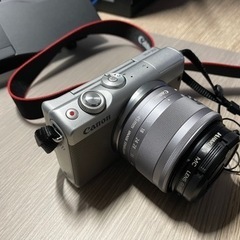 ミラーレスカメラ　Canon キャノン　M100