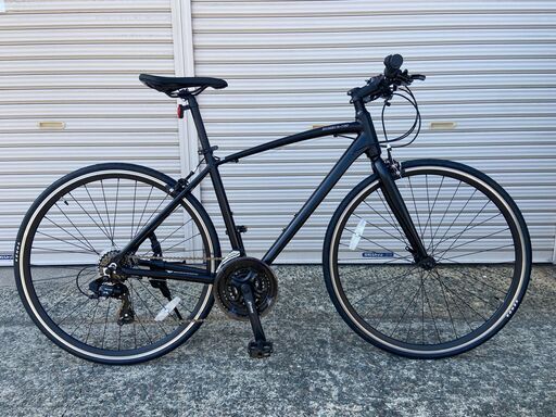 新品★未使用　クロスバイク　700C×25C　高級アルミ仕様　21段ギア　マットブラック