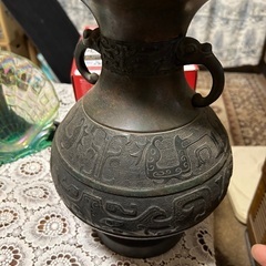 銅か真鍮の壺