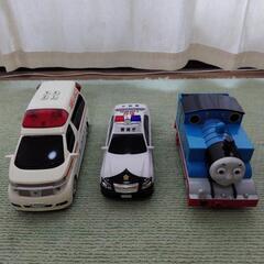 救急車、パトカー、トーマス おもちゃ