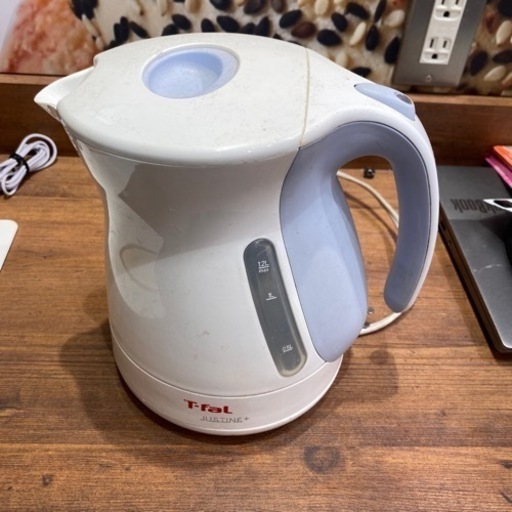 ティファールの電気ケトルです