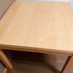 IKEAの伸長式ダイニングテーブル
