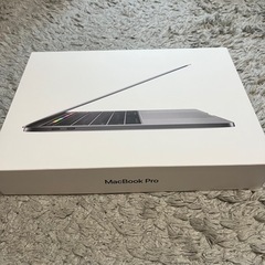 【美品】2018年製 MacBook Pro 13インチ USキ...