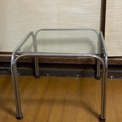 ガラスのローテーブル　中古