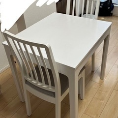 IKEAダイニングテーブル、チェア2脚