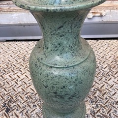 緑岩石　花瓶