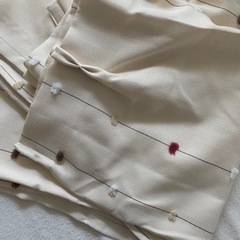 ニトリの可愛い刺繍カーテン2枚組