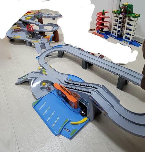 トミカ　立体駐車場、山道ドライブ、高速道路セット