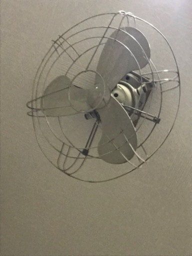 古い電車に付いていた扇風機