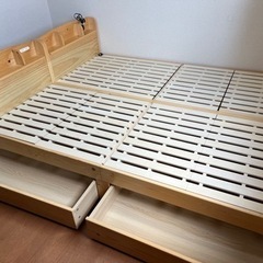 組み立て簡単最終値下げ　収納、コンセント付きセミシングルベッド　