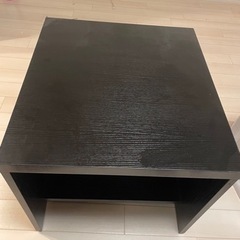 黒のサイドテーブル