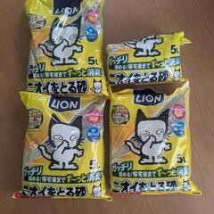 【ペット用品】猫砂3.5袋　LION ニオイをとる砂