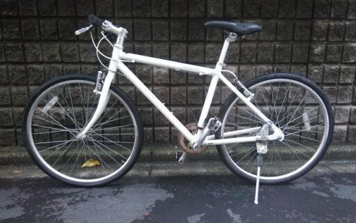 クロスバイク WEEKEND BIKES 26インチ 7段変速 ホワイト 配送無料