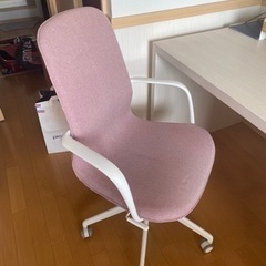 ikea のデスクチェア