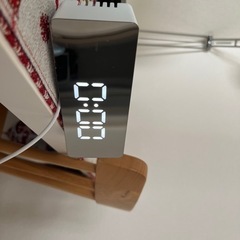 ダイソー　電子　置き型時計　ミラー　デジタル時計