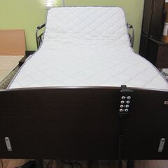 R601 Granz リクライニング電動ベッド 3モーター 式、ソフトマット付、 Used・良品