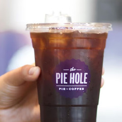 【24時間水出し抽出】自慢のオーガニックアイスコールドブリューコーヒー！ 古民家風一軒家のテイクアウト専用店「The Pie Hole Los Angeles  西麻布」で販売中。の画像