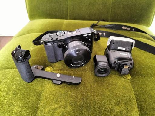Nikon 1 v3 本体、グリップ、ファインダー、ストロボ付