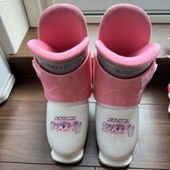 ピンクのスキー靴　18㎝