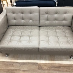 IKEAの2人掛けソファのご紹介です.