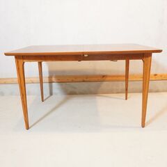 ACME FURNITURE(アクメファニチャー)のBROOKS(ブルックス)ダイニングテーブルです。ヴィンテージテイストのエクステンションテーブルはブルックリンスタイルやカフェ風などにオススメです！DI205