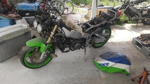 ZXR400 書類無し　部品取りに　交渉中です