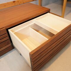 MORITA(モリタインテリア)のElba Ozio(エルバオッジオ)テレビボードです。シンプルなデザインとウォールナットの質感を活かしたスリットが魅力のローボードは北欧スタイルや和モダンに♪DI219