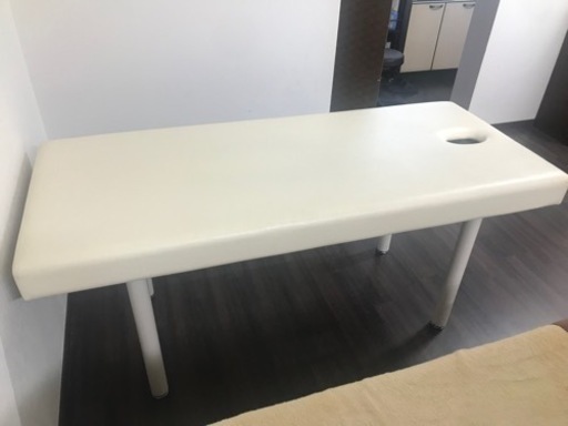 【美品】施術用ベッド／マッサージベッド